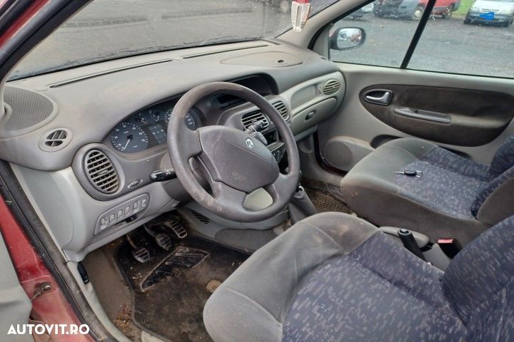 Radio cd 8200377864 Renault Scenic 1 [facelift] [1999 - 2003] Minivan - 9