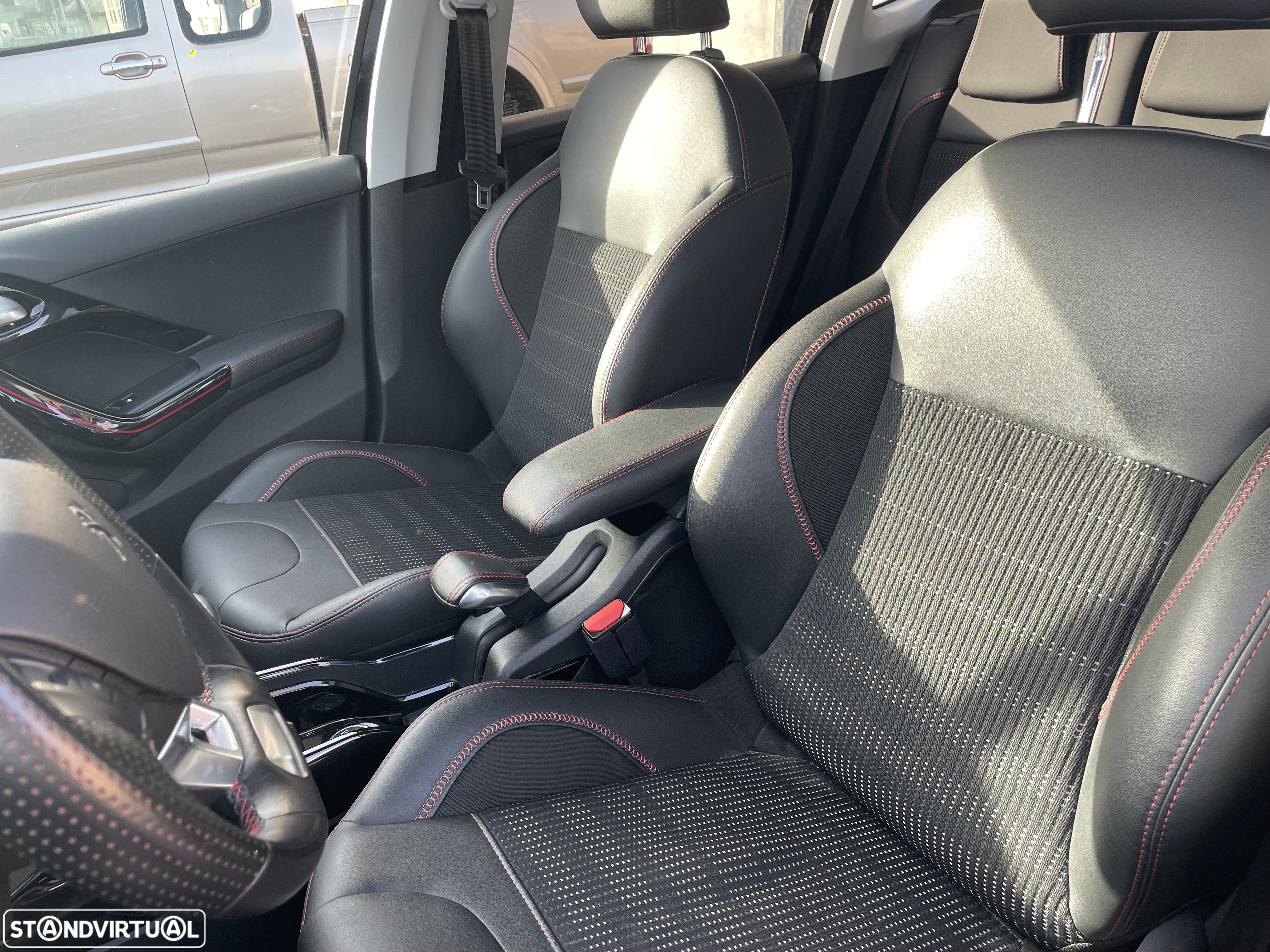 Peugeot 2008 1.2 PureTech GT Line - 13