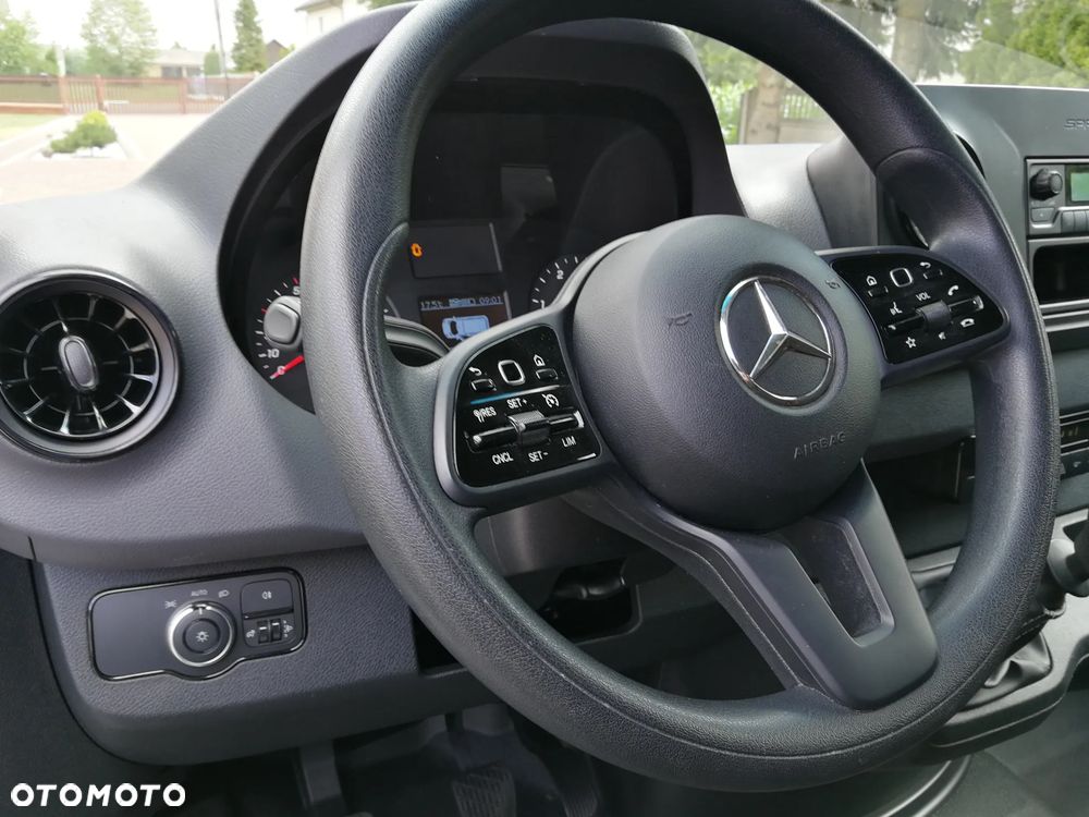 Mercedes-Benz Sprinter - 17