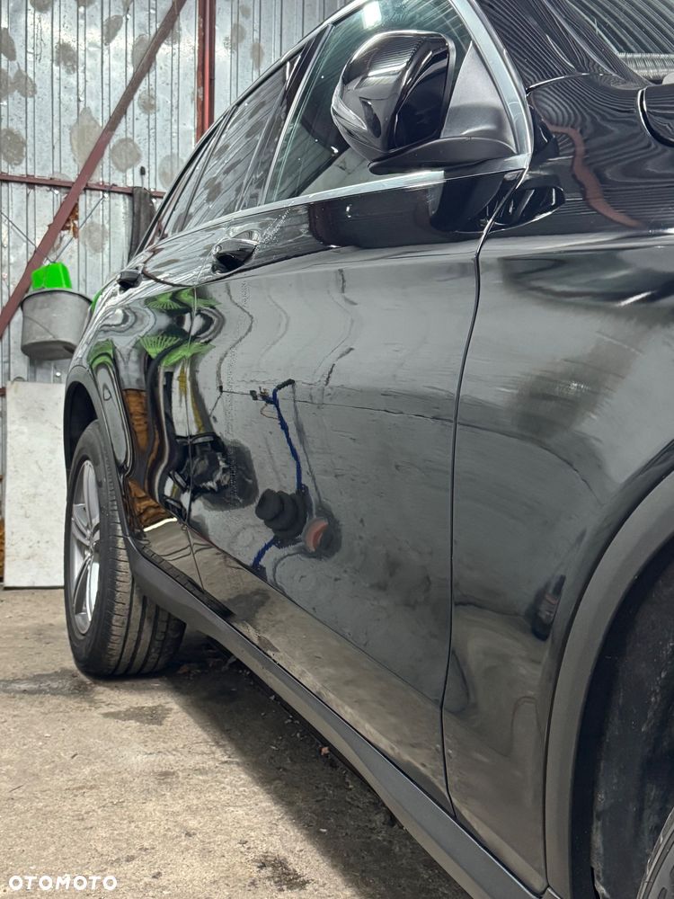 Mercedes-Benz GLC 300 4Matic 9G-TRONIC Exclusive - 36