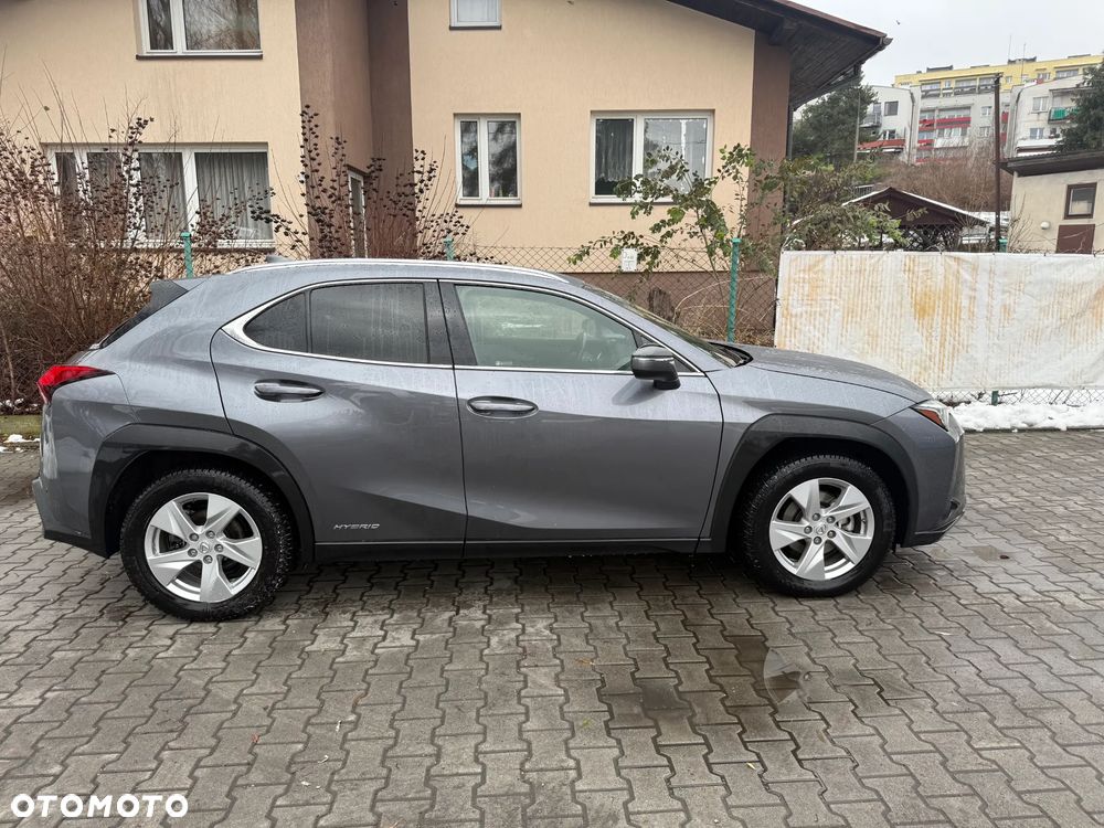 Lexus UX - 25