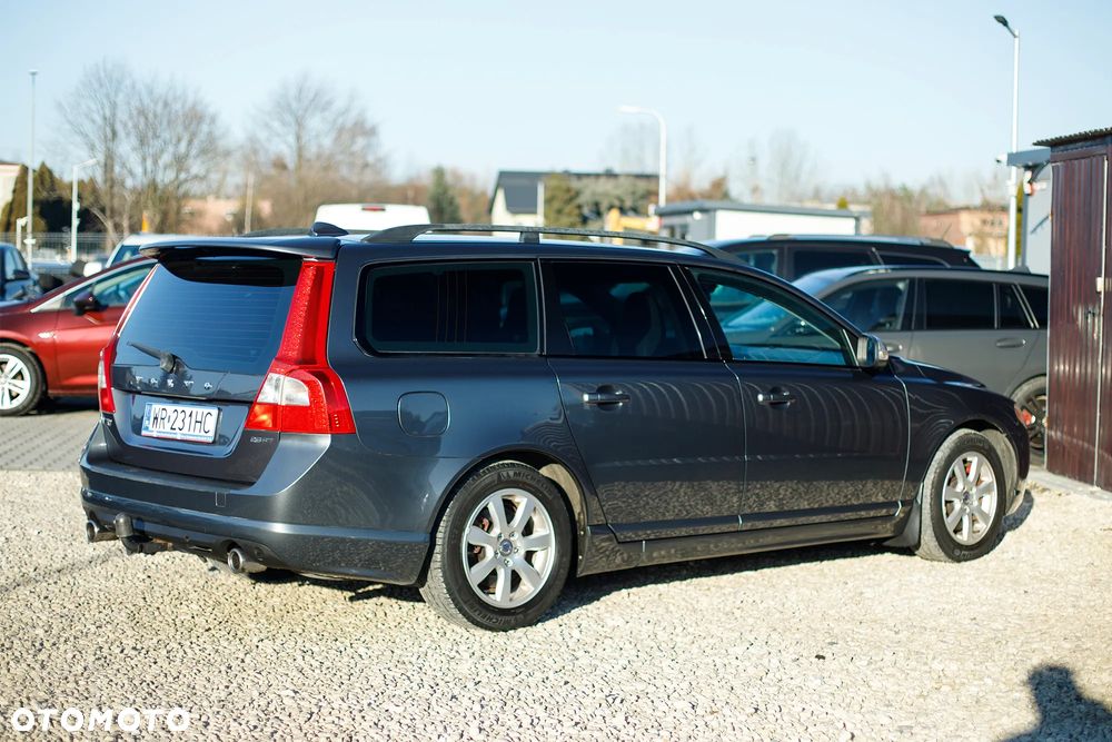 Volvo V70 2.5T R-Design Summum - 5