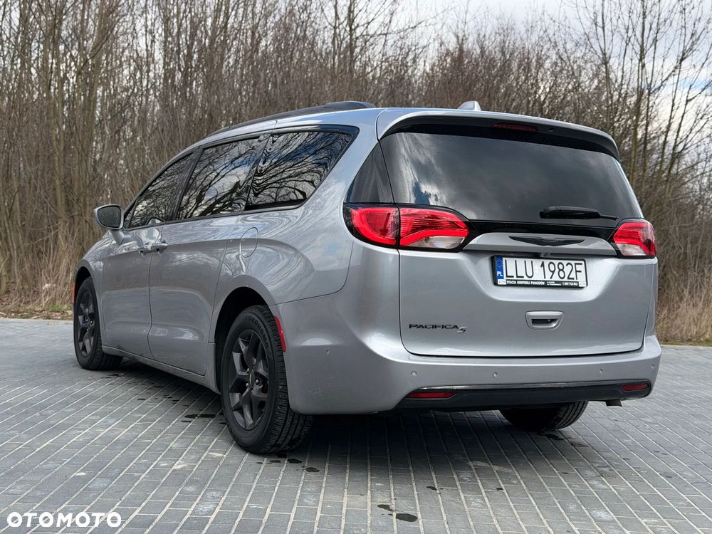 Chrysler Pacifica - 8