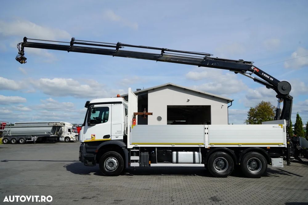 Mercedes-Benz AROCS 2643 / 6x4 / CAROSERIE CU BALANȚĂ - 6,3 M / MACARA HIAB X-HIDUO 188 ES-4 / CAPACITATE MAXIMĂ DE RIDICARE: 5.300 KG / ROTATOARE / PODEA HEAVY-DUTY / TRANSMISIE AUTOMATĂ - 5