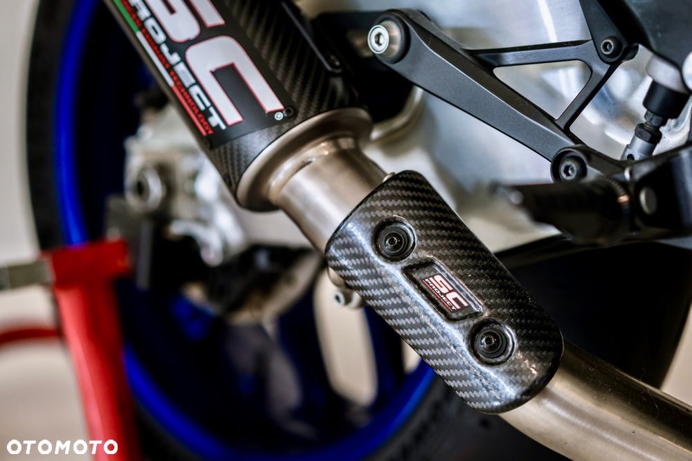 Yamaha R1 - 23