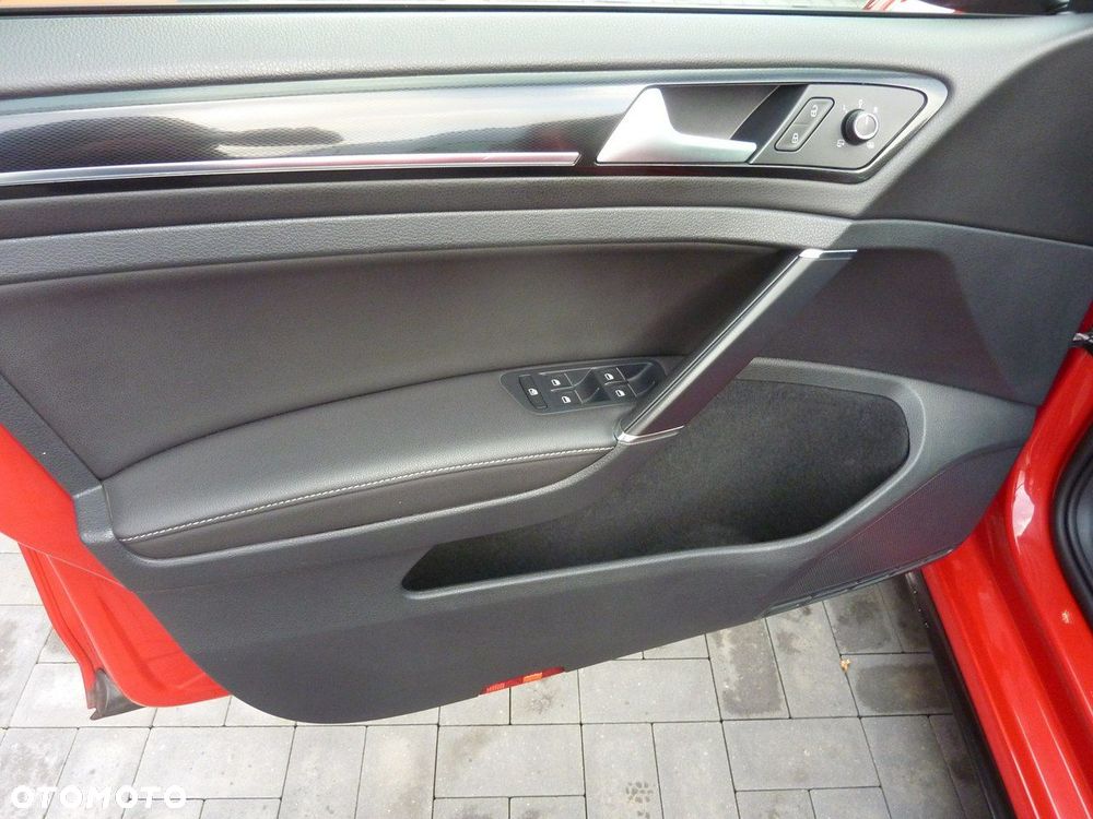 Volkswagen Golf - 32