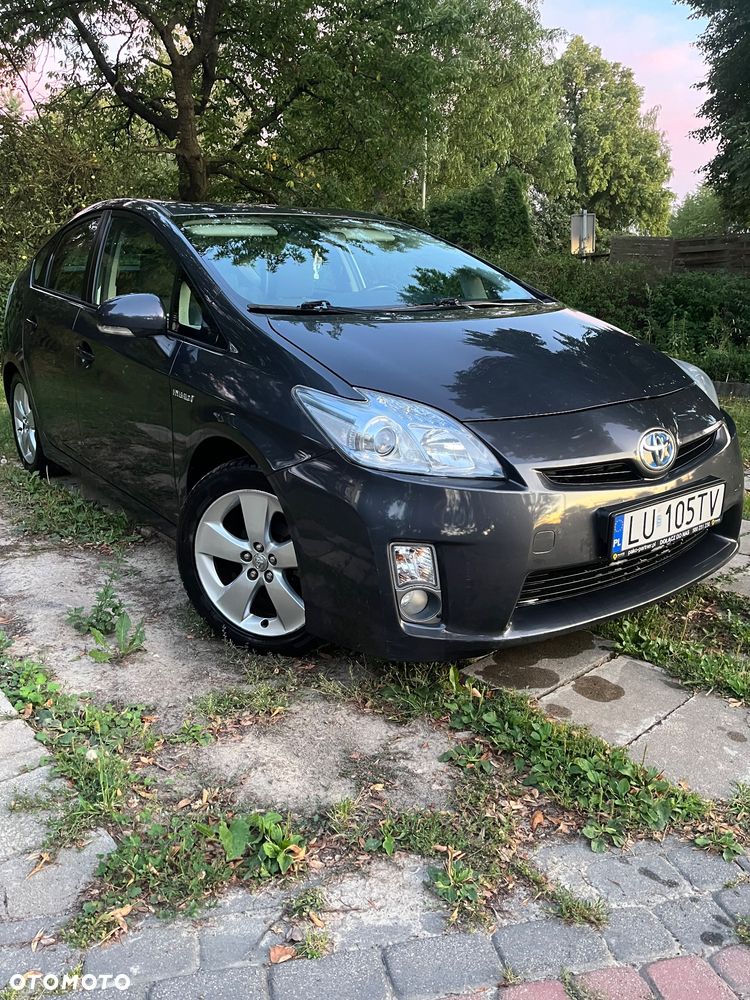 Toyota Prius (Hybrid) - 14