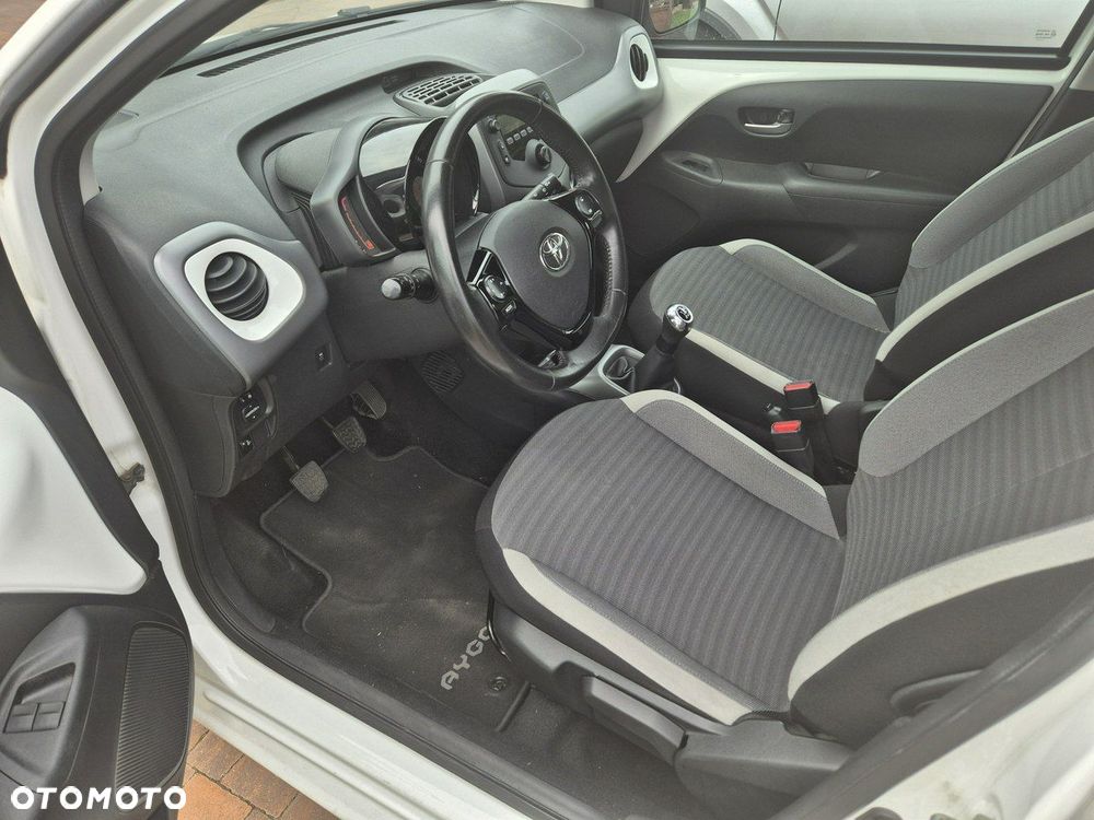 Toyota Aygo x-play - 11