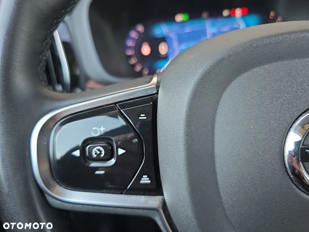 Volvo XC 60 B4 D AWD Plus Dark - 21