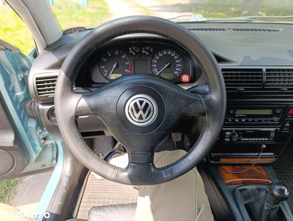 Volkswagen Passat 1.8 - 12