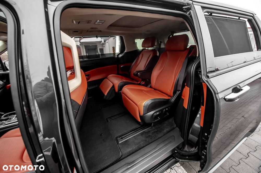 Kia Carnival - 24