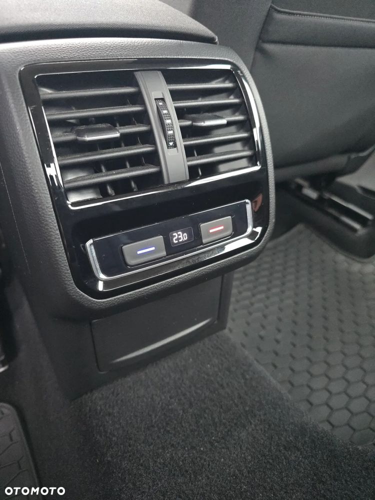 Volkswagen Passat - 12