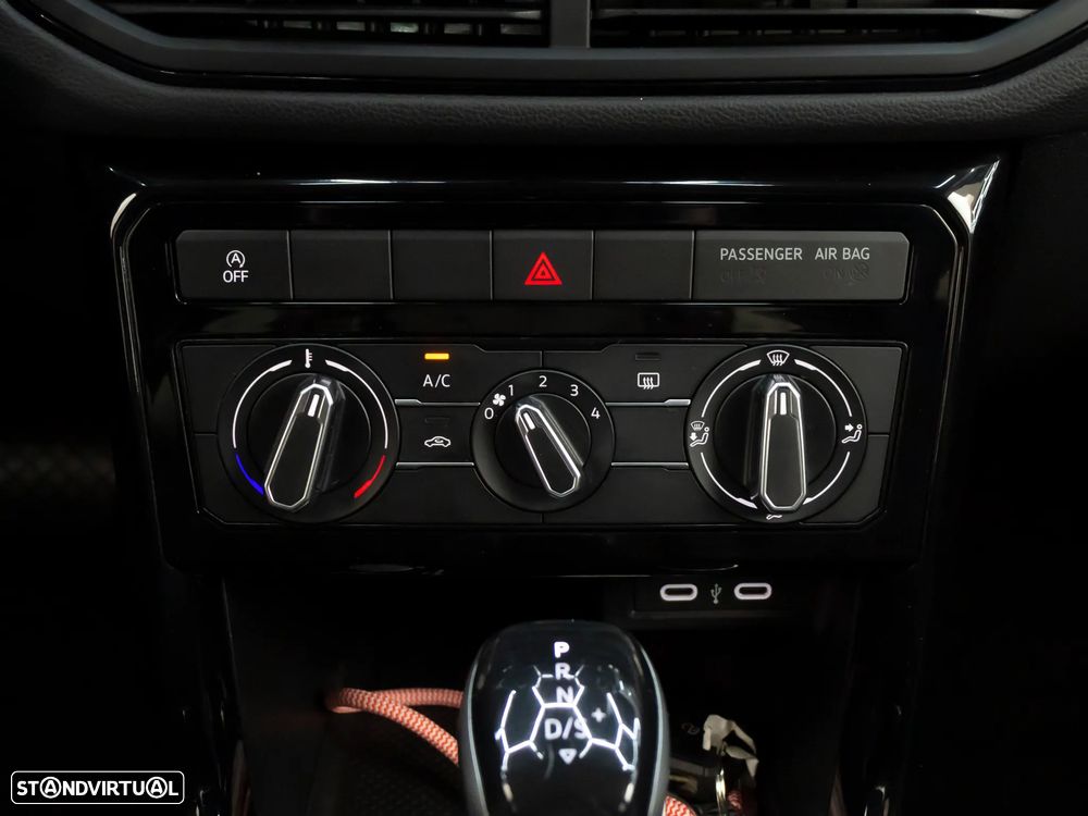 VW T-Cross 1.0 TSI Urban DSG - 32