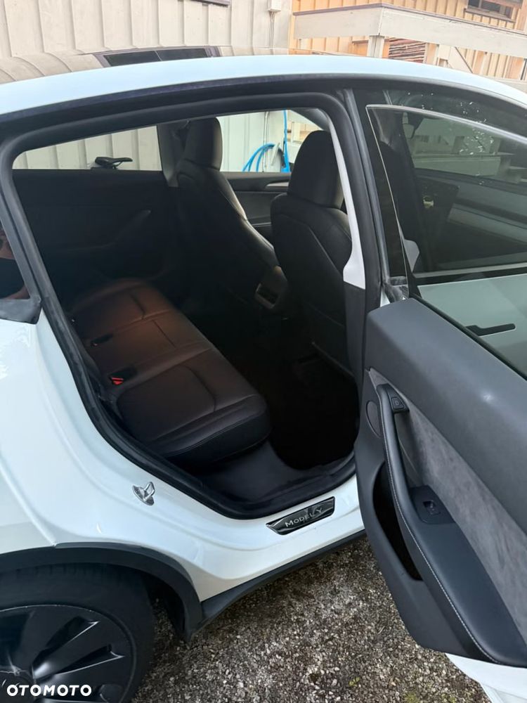 Tesla Model Y Performance AWD - 8