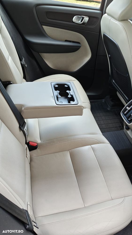Volvo XC 40 B4 AT8 AWD Mild Hybrid Inscription - 31