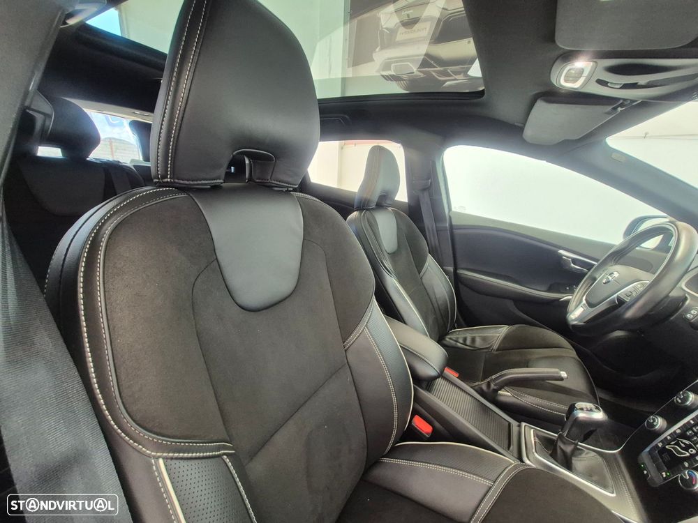 Volvo V40 2.0 D2 R-Design - 23