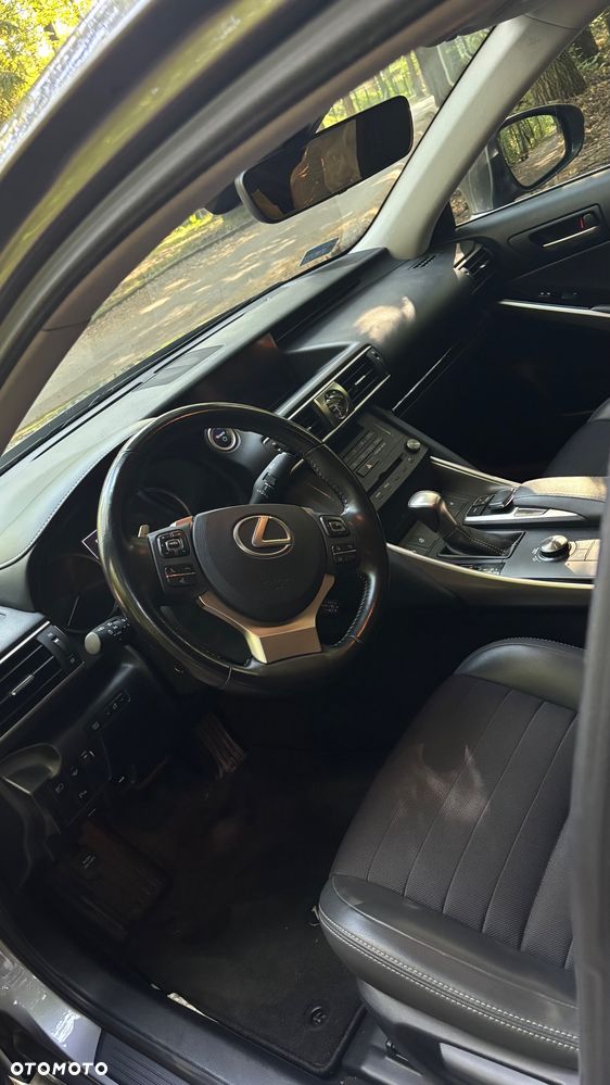 Lexus IS Executive Line - 8