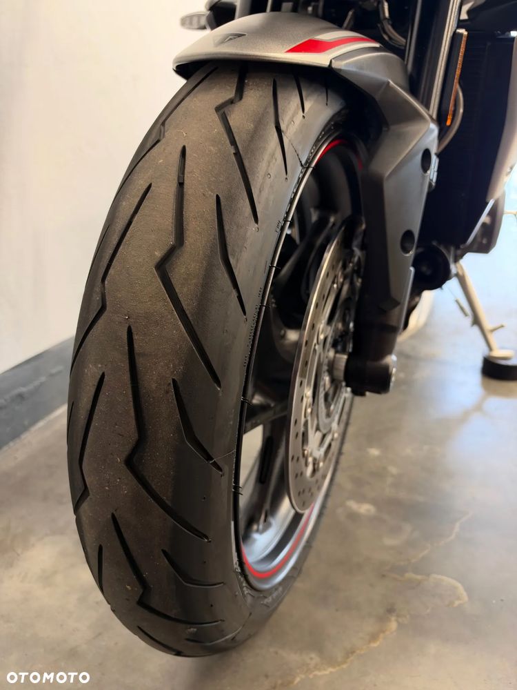 Triumph Street Triple - 20