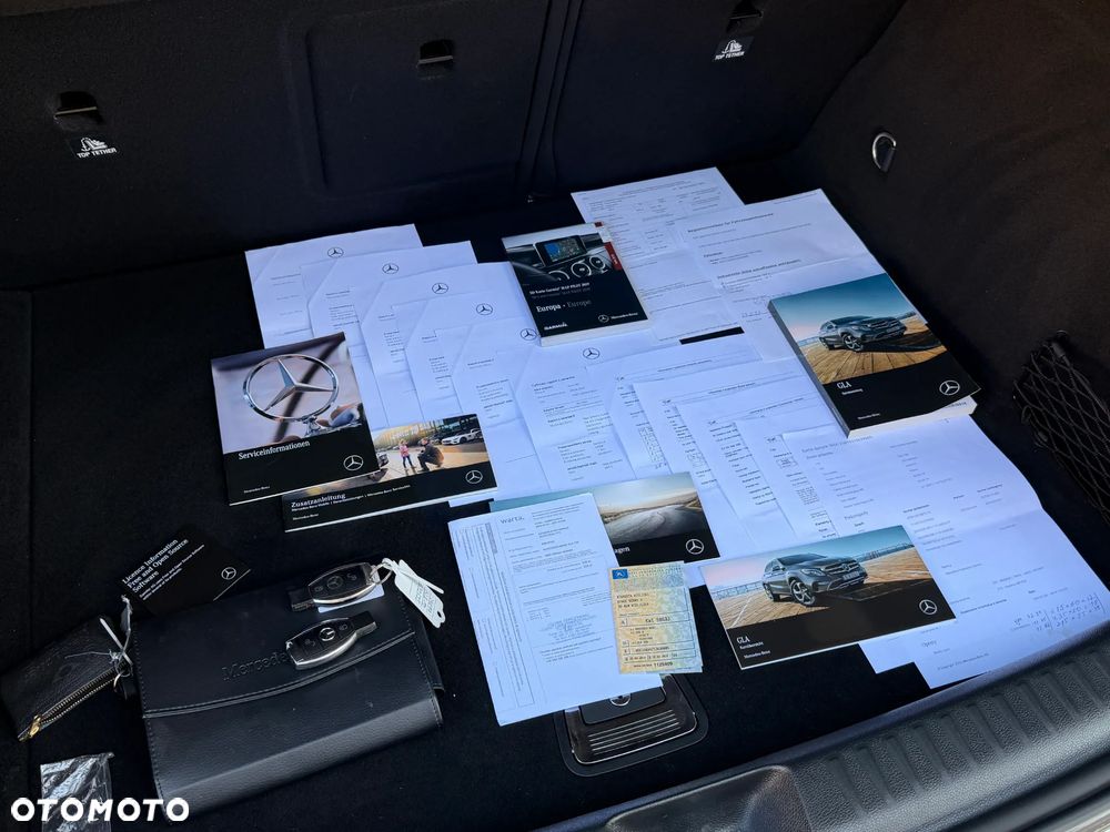 Mercedes-Benz GLA 180 UrbanStyle Edition - 16