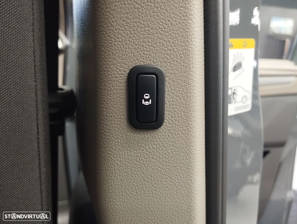 Volkswagen Multivan 1.5 TSI e-Hybrid Life DSG — fotografia 17