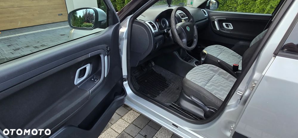 Skoda Fabia 2008 photo 5