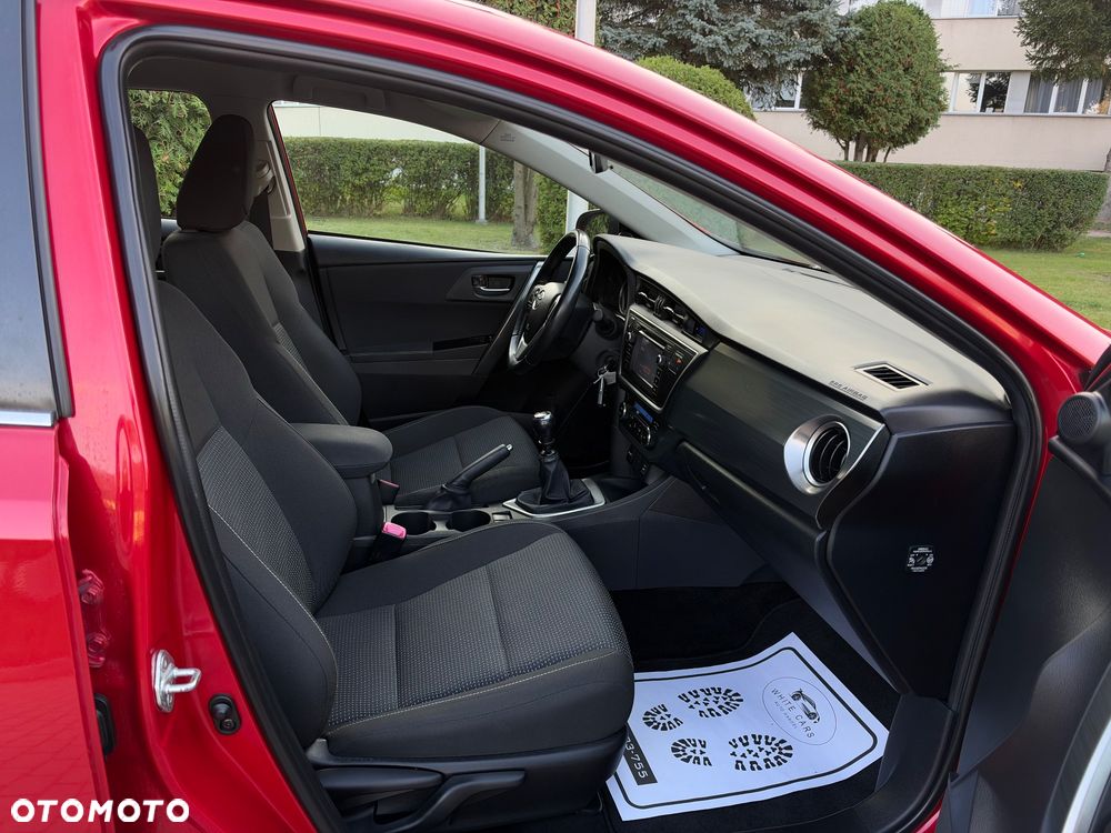Toyota Auris 1.6 Valvematic Executive - 17