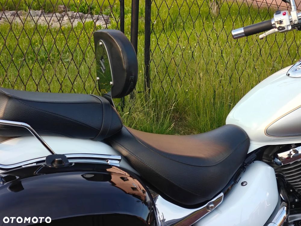 Suzuki Intruder - 12
