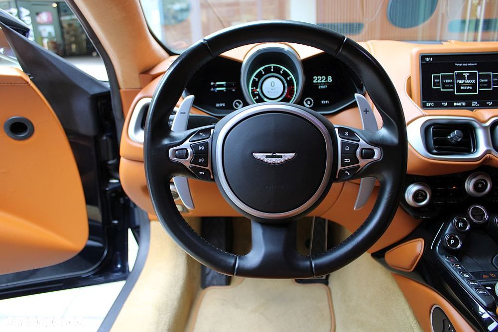 Aston Martin Vantage - 22