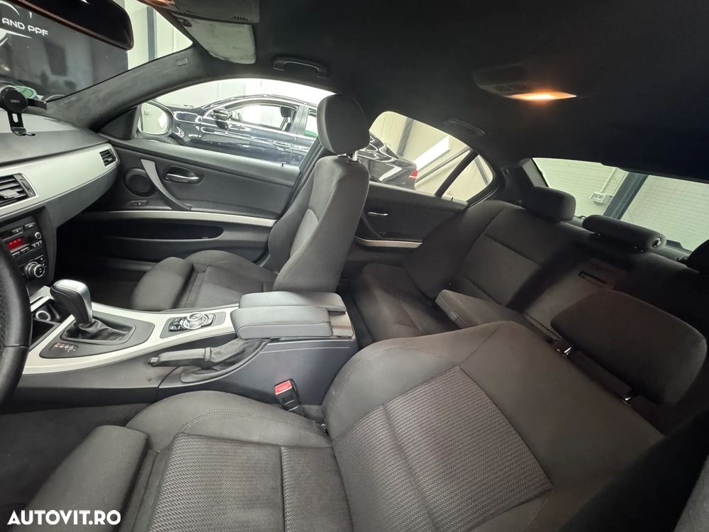 BMW Seria 3 320d DPF Aut. Edition Sport - 23