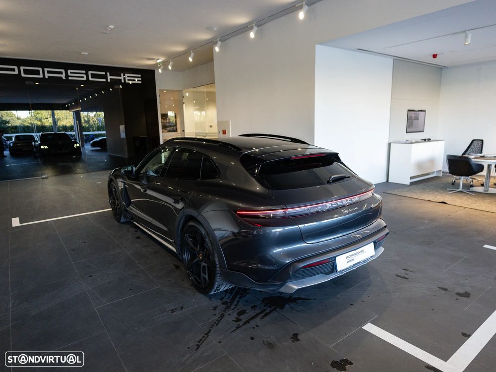 Porsche Taycan Cross Turismo 4 - 12