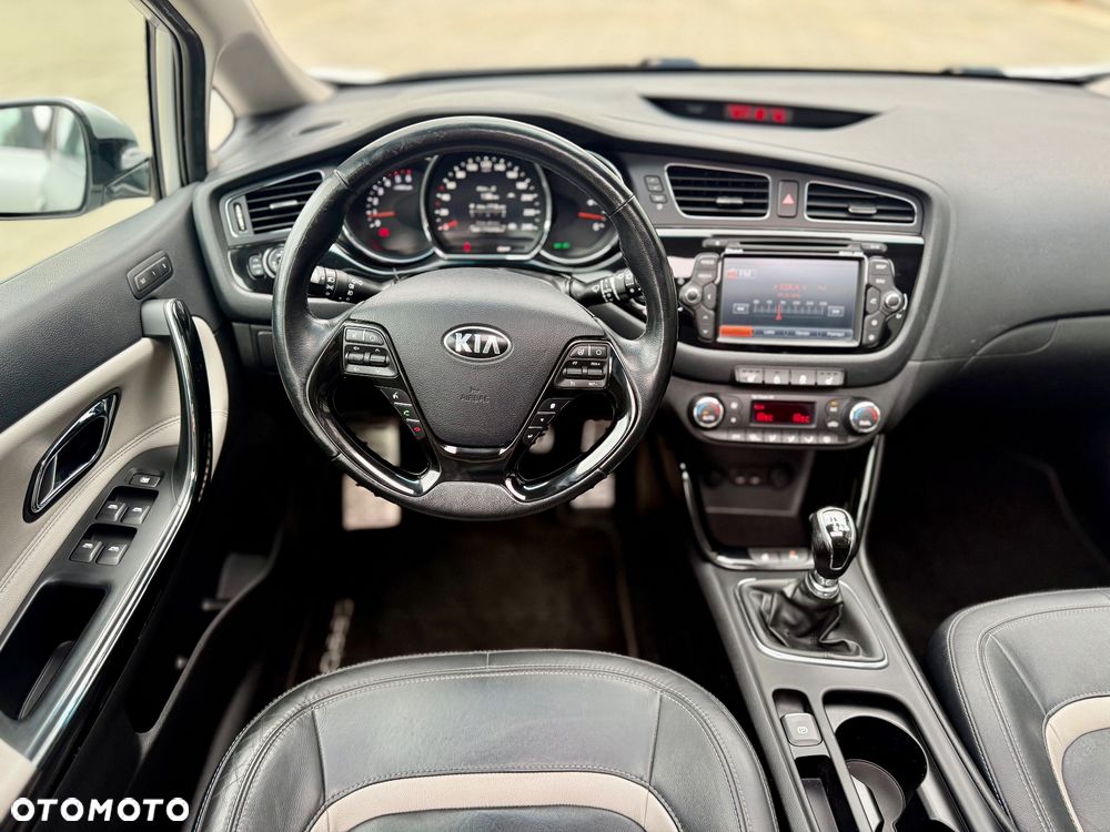 Kia Ceed 1.6 CRDi 128 Platinum Edition - 24