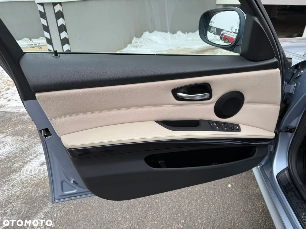 BMW Seria 3 320d Efficient Dynamics Edition - 21