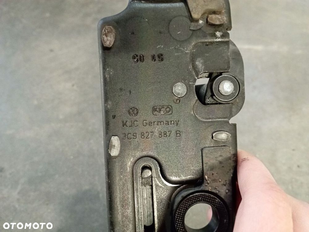 VW PASSAT B6 ZAMEK RYGIEL KLAPY BAGAŻNIKA 3C9827887B - 3