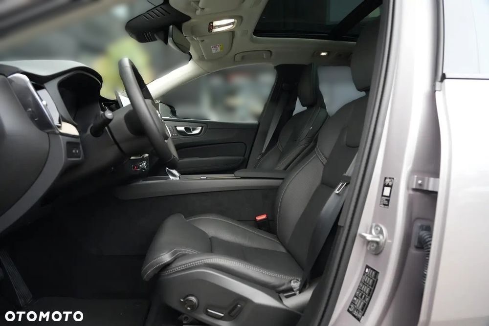 Volvo XC 60 T6 Plug-In Hybrid AWD Ultra Dark - 6