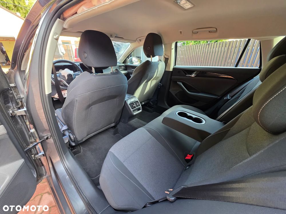 Volkswagen Passat 1.5 TSI EVO Elegance DSG - 25