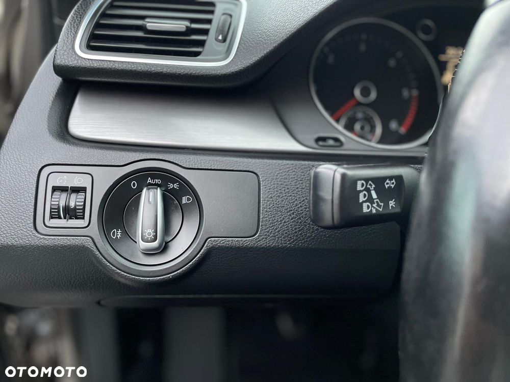 Volkswagen Passat 2.0 TDI BlueMotion Technology Highline - 26