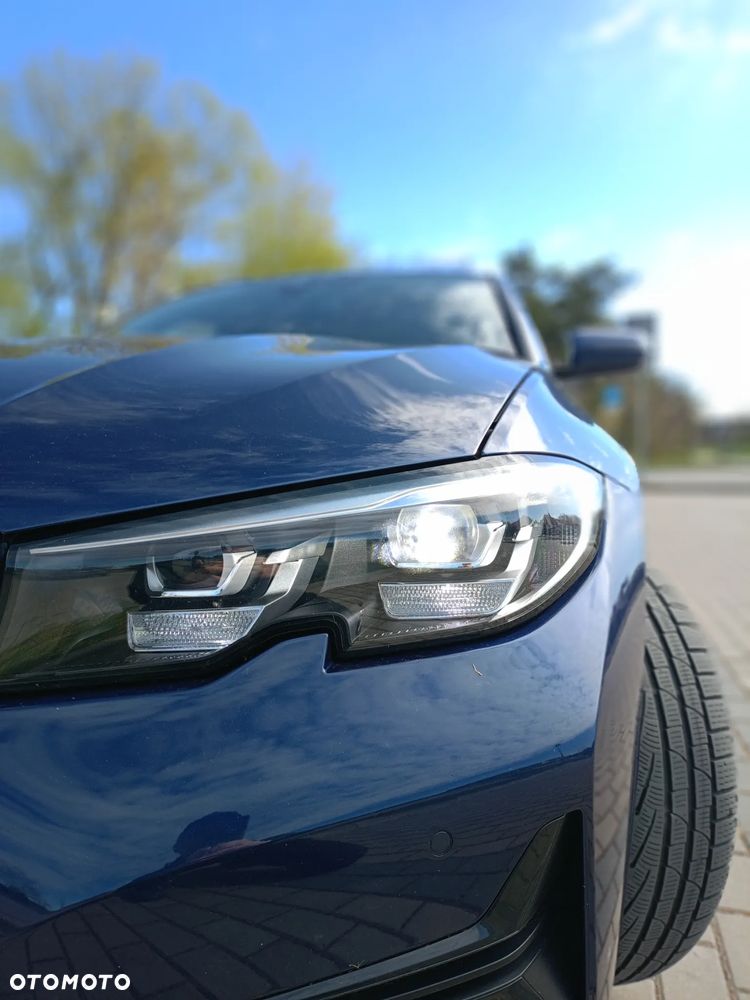 BMW Seria 3 330i xDrive - 7