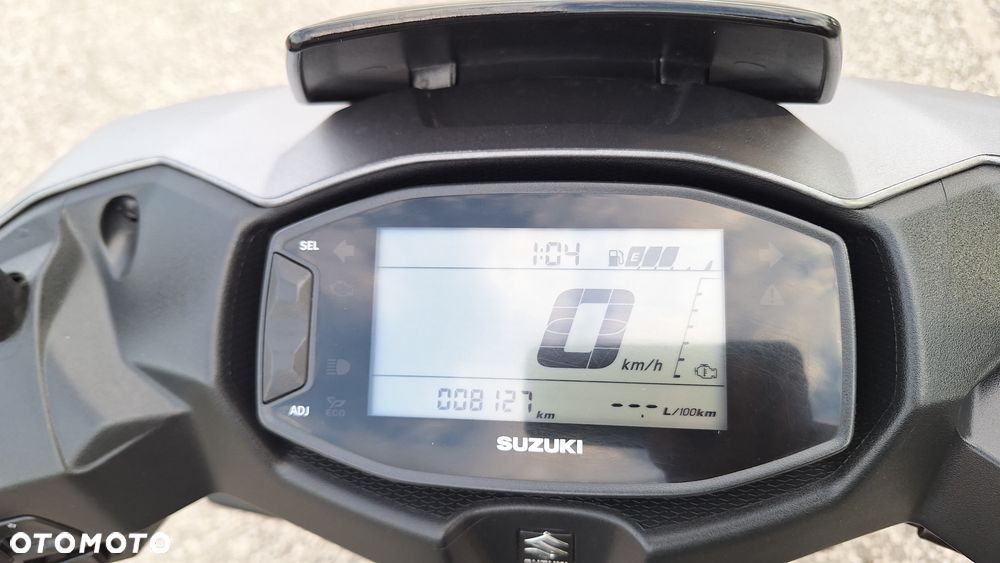 Suzuki Avenis - 32