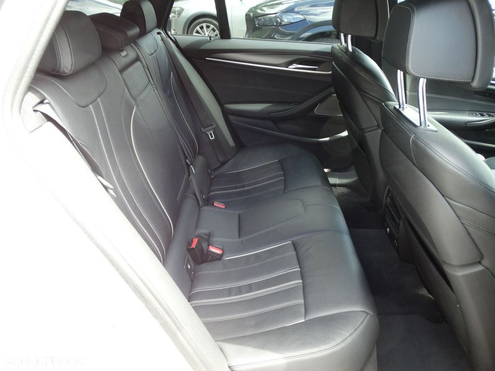 BMW Seria 5 540d xDrive mHEV M Sport sport - 12