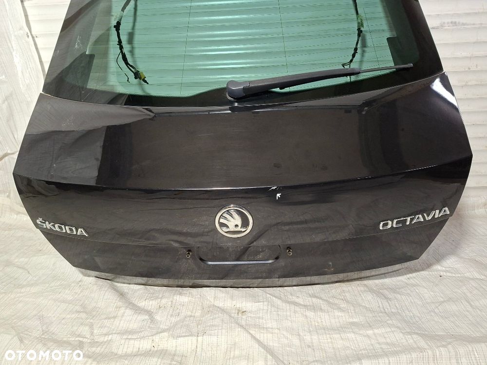 Skoda Octavia III 5E0 hatchback 2016 Klapa bagażnika tył czarna LF9R - 6