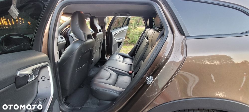 Volvo V60 Cross Country - 11