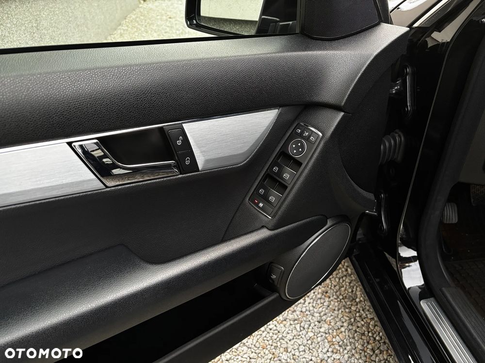 Mercedes-Benz Klasa C 180 Kompressor Avantgarde - 39