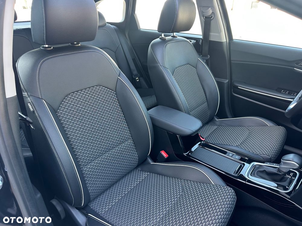 Kia Ceed - 31