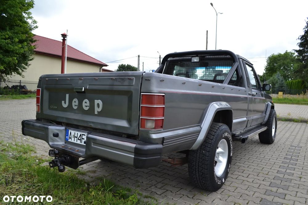 Jeep Comanche - 8