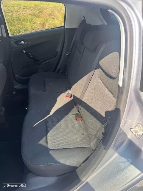 Peugeot 208 1.2 PureTech Allure - 14