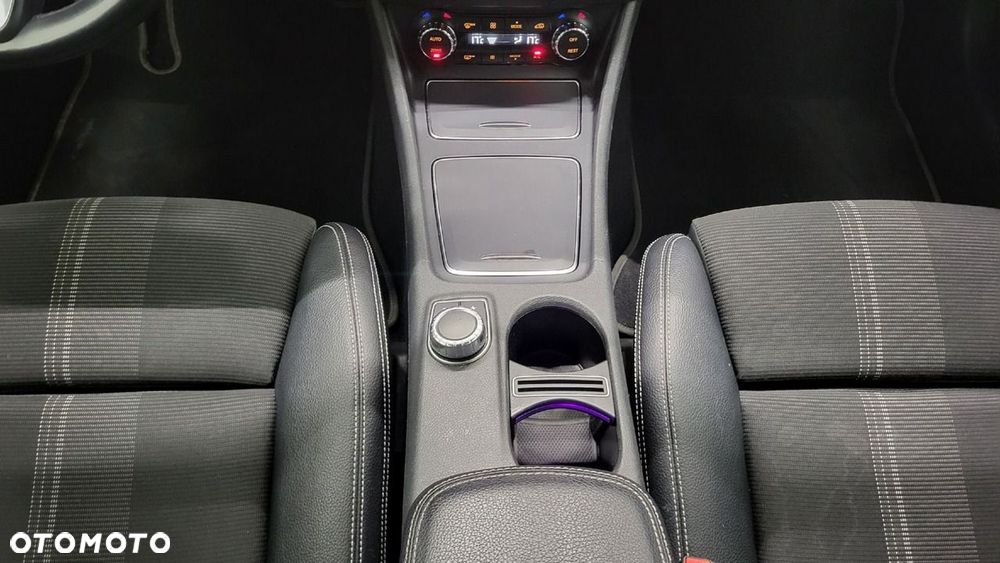 Mercedes-Benz GLA - 21
