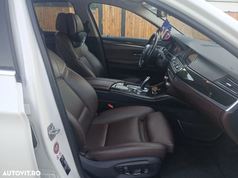 BMW Seria 5 520d Aut. Luxury Line - 8