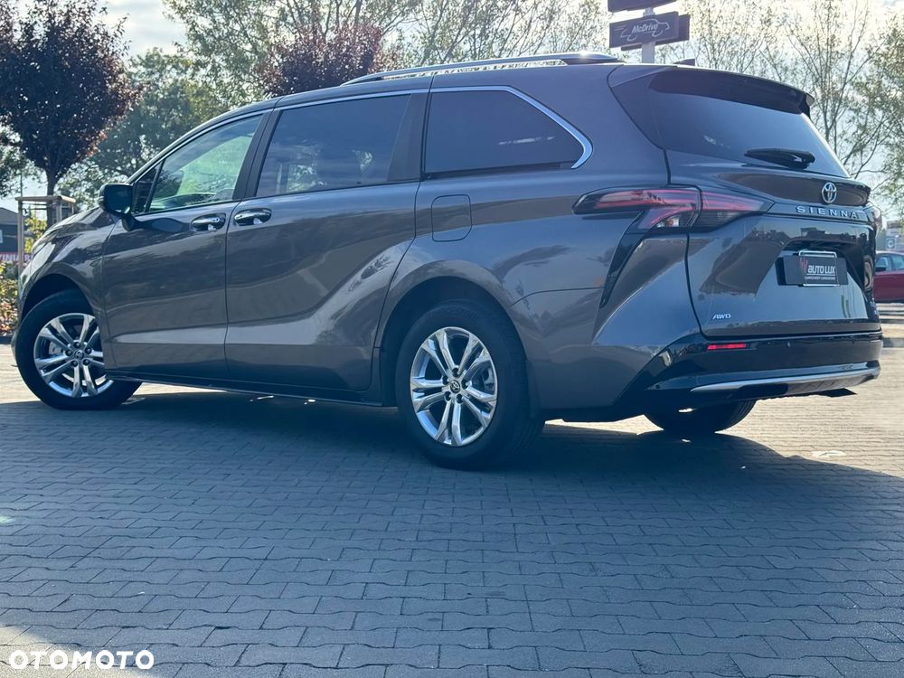 Toyota Sienna - 3