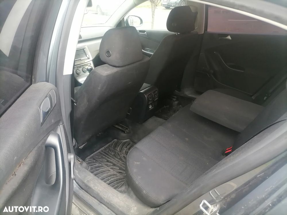 Volkswagen Passat 2.0TDI Trendline DPF Bluemotion Technology - 6