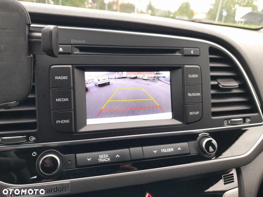 Hyundai Elantra 1.6 Comfort - 26